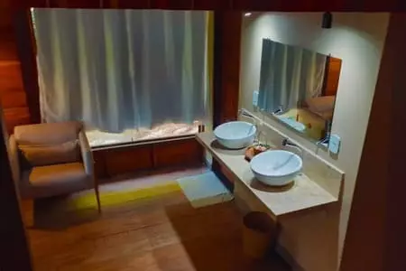 Amazon Premium Lodge - Premium - washroom